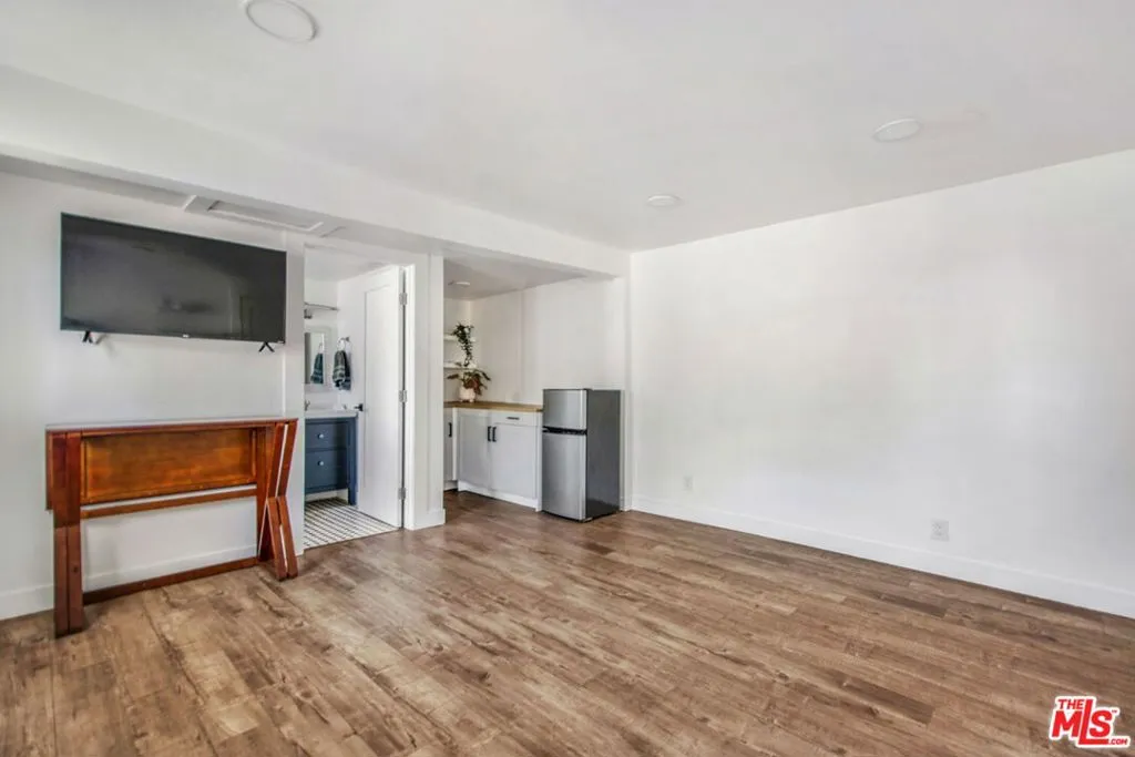 6567 5th Avenue, Los Angeles, California 90043 home-pic-20